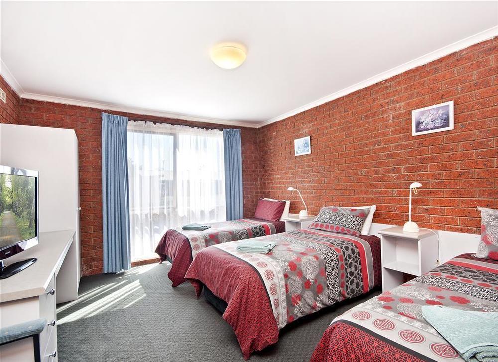 Whalers Rest Motor Inn Portland Room photo
